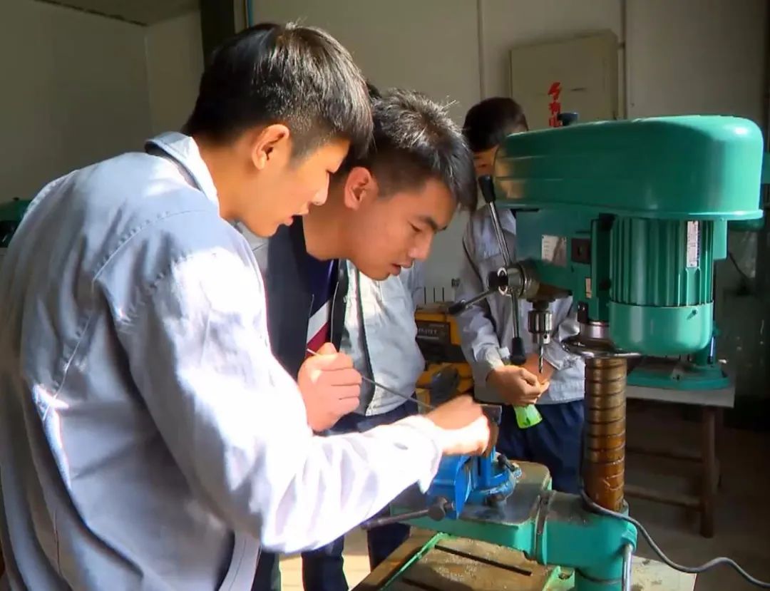 平羅縣職業(yè)教育中心2021年招生簡章 機械電氣設備銷售專業(yè)